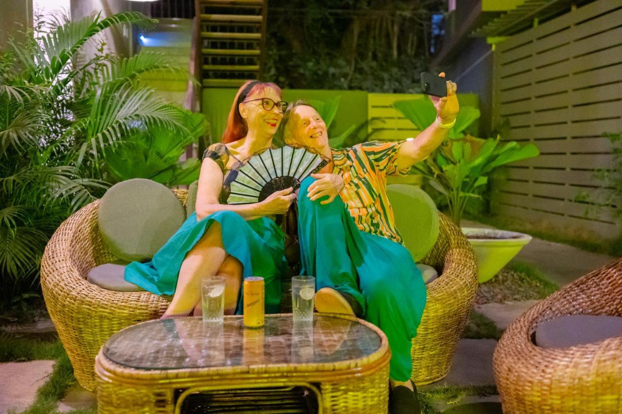 Locomo Boutique, Morjim - Stay Work Eat Buitenkant foto