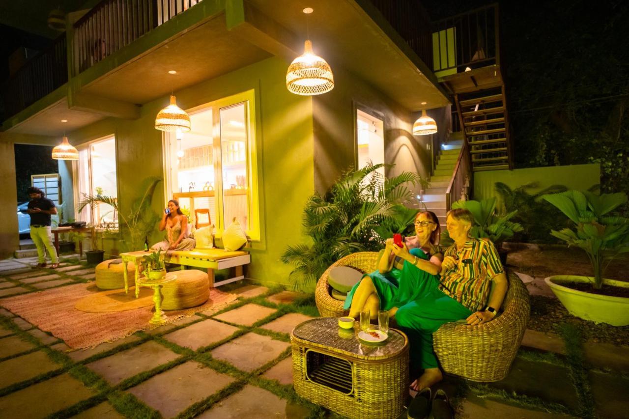 Locomo Boutique, Morjim - Stay Work Eat Buitenkant foto