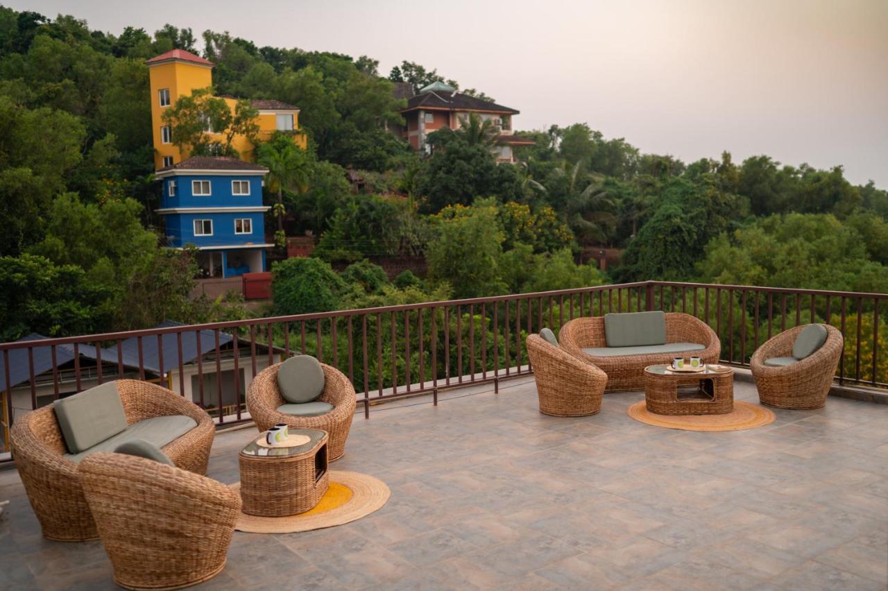 Locomo Boutique, Morjim - Stay Work Eat Buitenkant foto