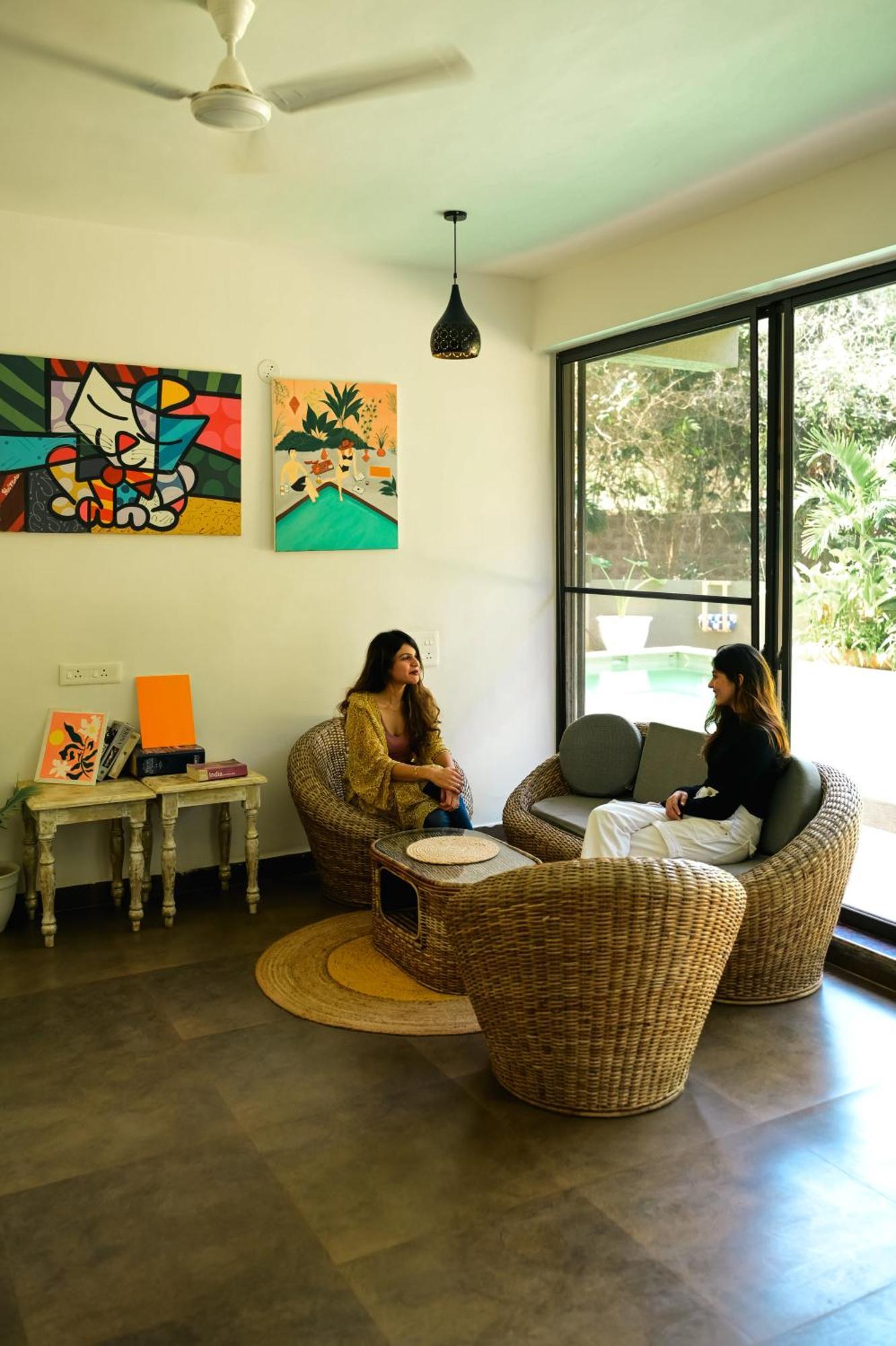 Locomo Boutique, Morjim - Stay Work Eat Buitenkant foto