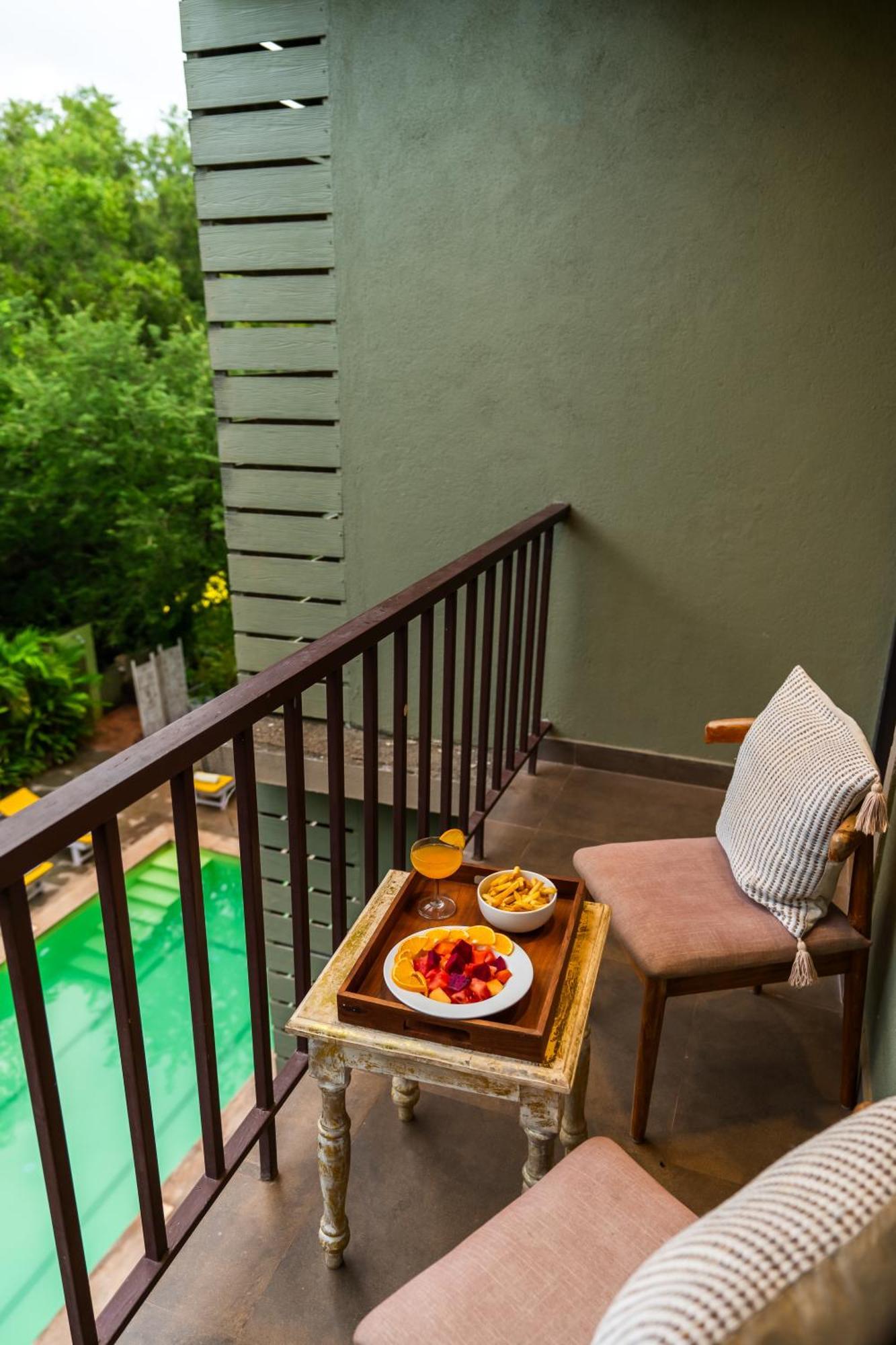 Locomo Boutique, Morjim - Stay Work Eat Buitenkant foto