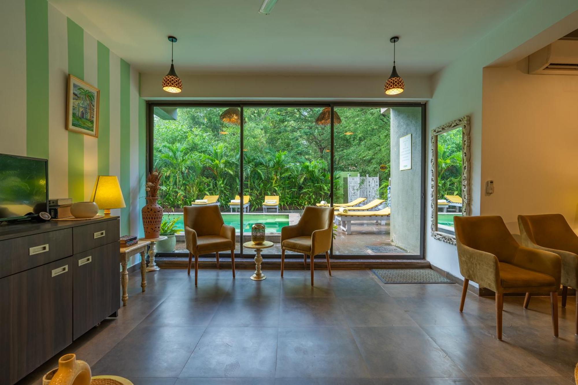 Locomo Boutique, Morjim - Stay Work Eat Buitenkant foto