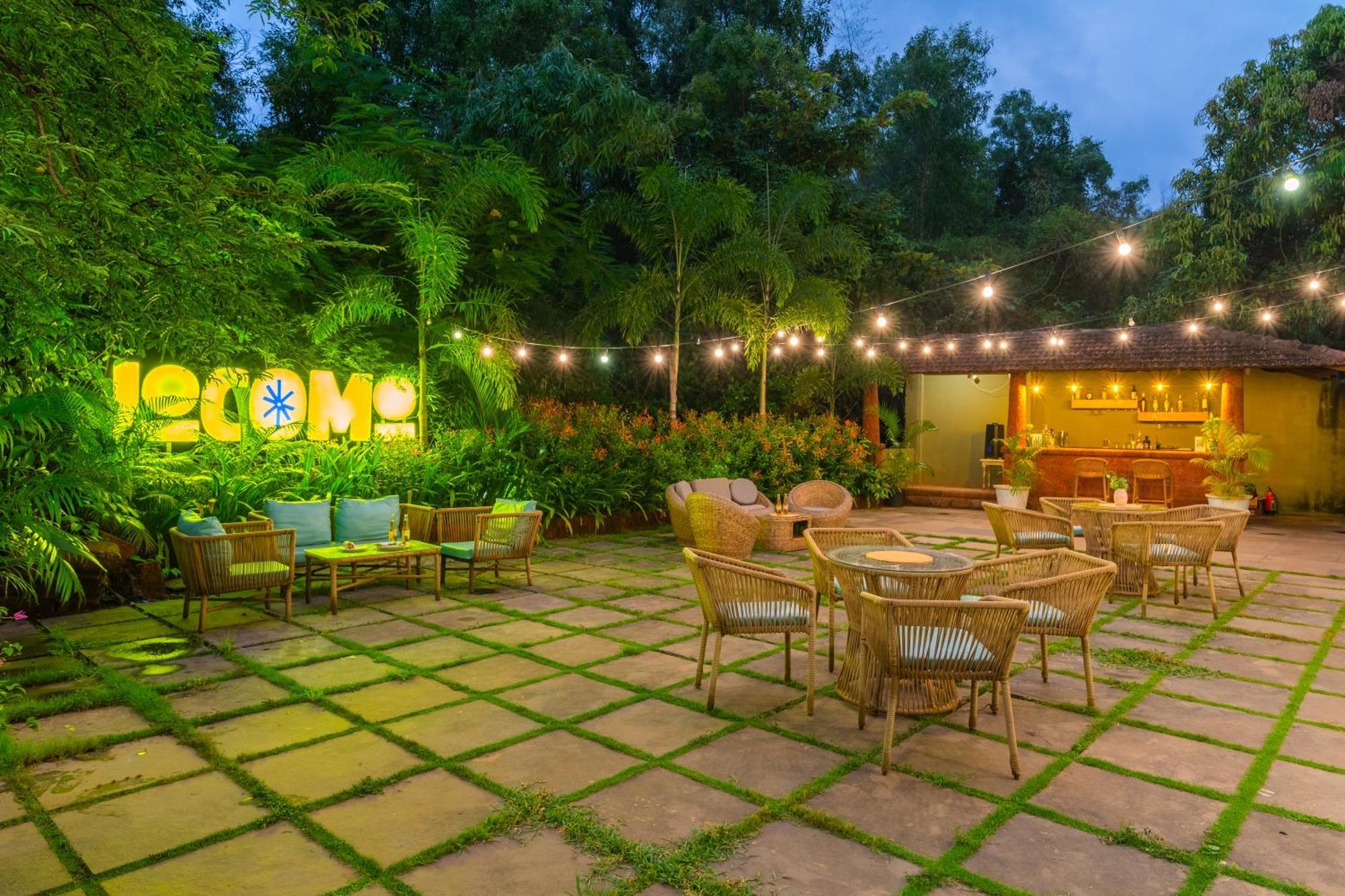 Locomo Boutique, Morjim - Stay Work Eat Buitenkant foto