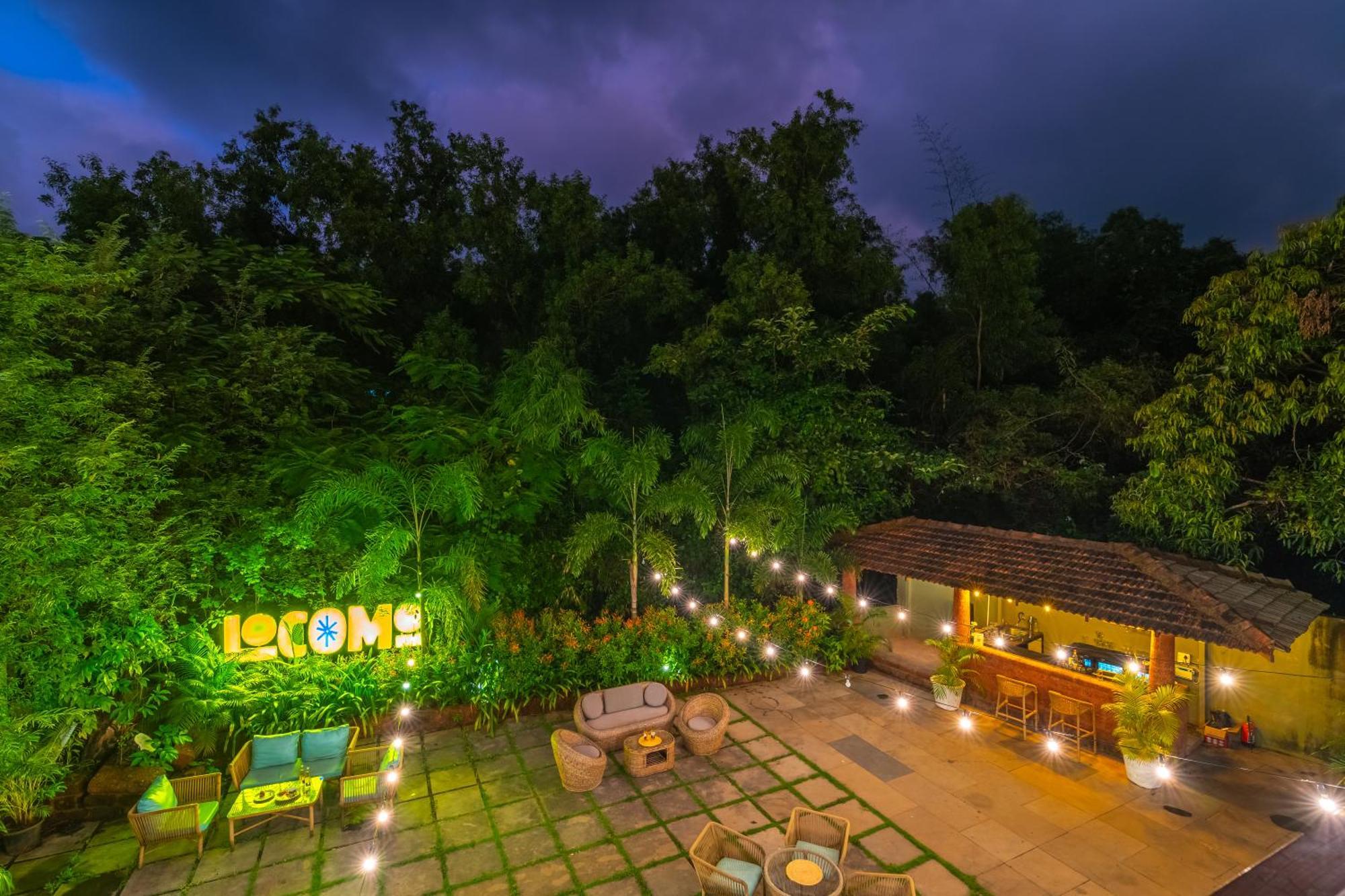 Locomo Boutique, Morjim - Stay Work Eat Buitenkant foto