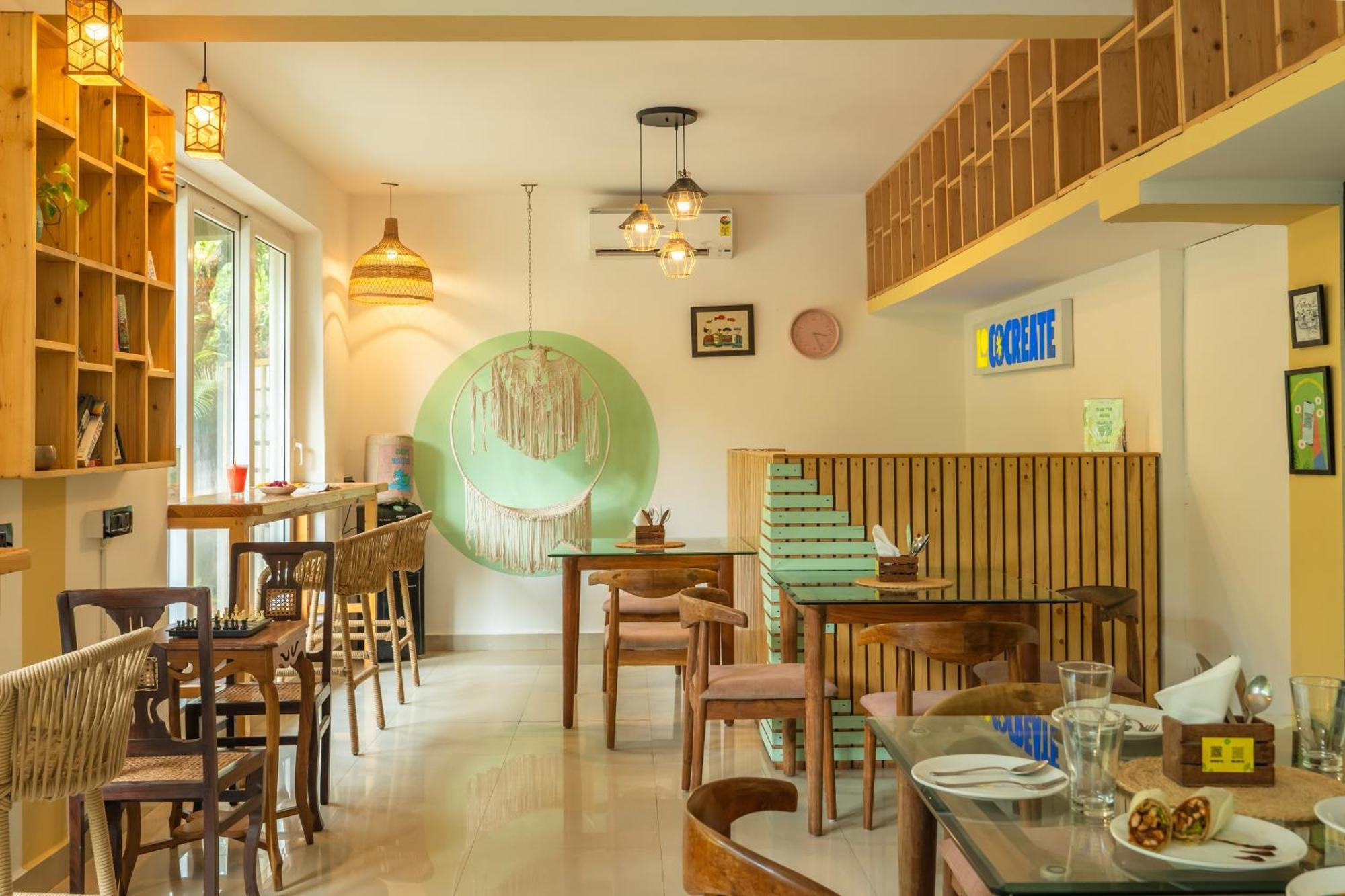 Locomo Boutique, Morjim - Stay Work Eat Buitenkant foto