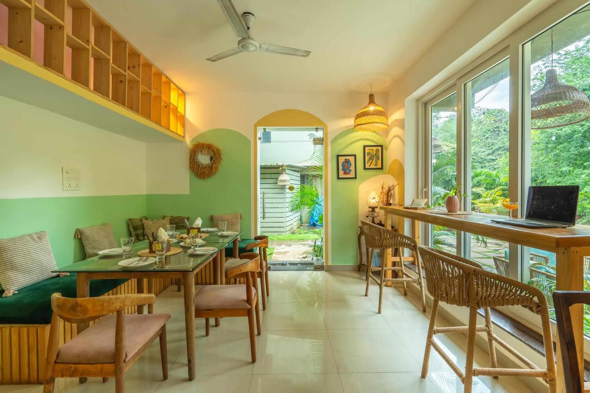 Locomo Boutique, Morjim - Stay Work Eat Buitenkant foto