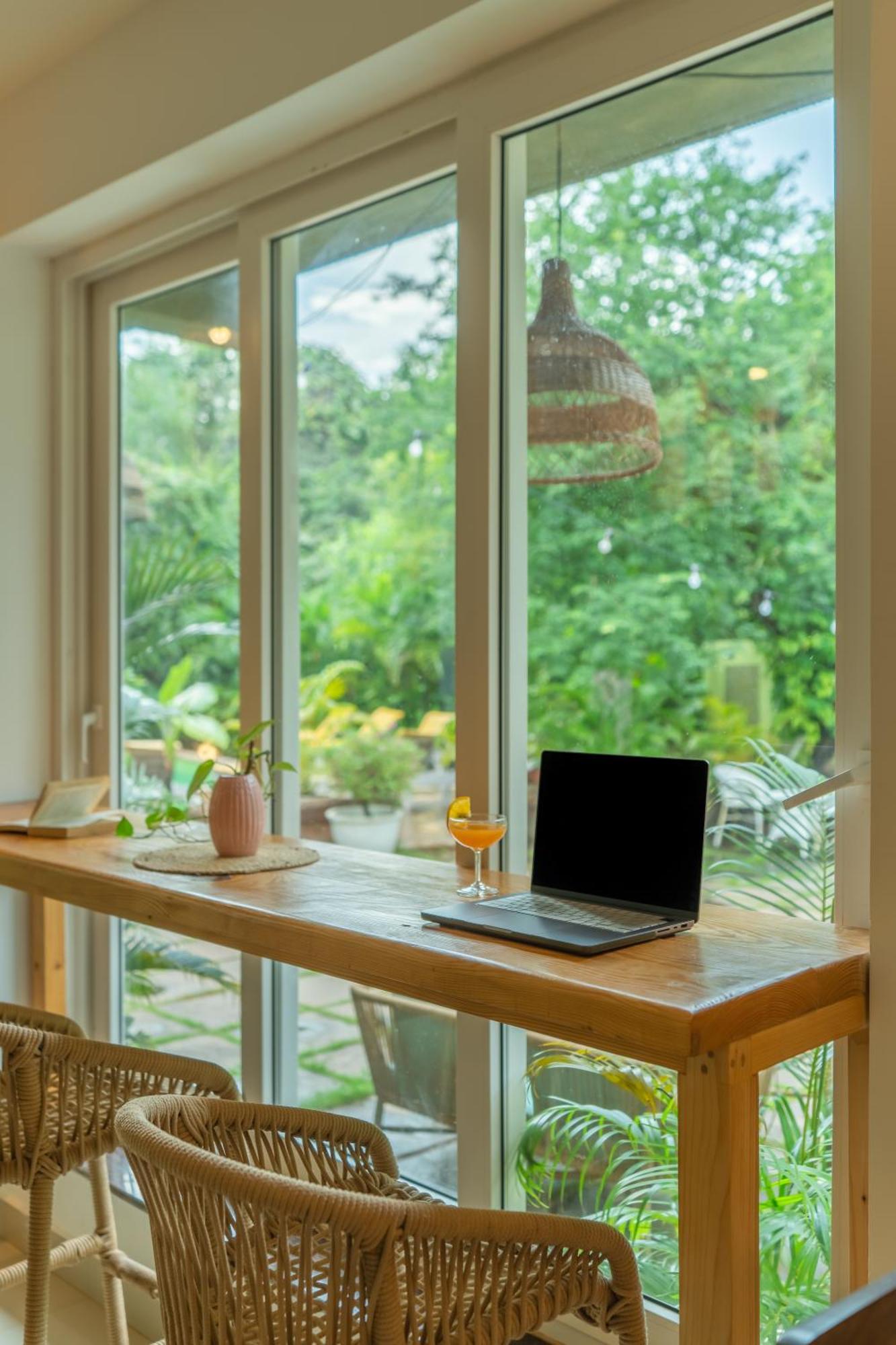 Locomo Boutique, Morjim - Stay Work Eat Buitenkant foto