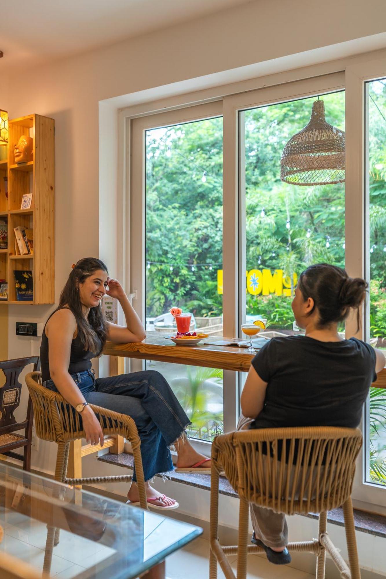 Locomo Boutique, Morjim - Stay Work Eat Buitenkant foto