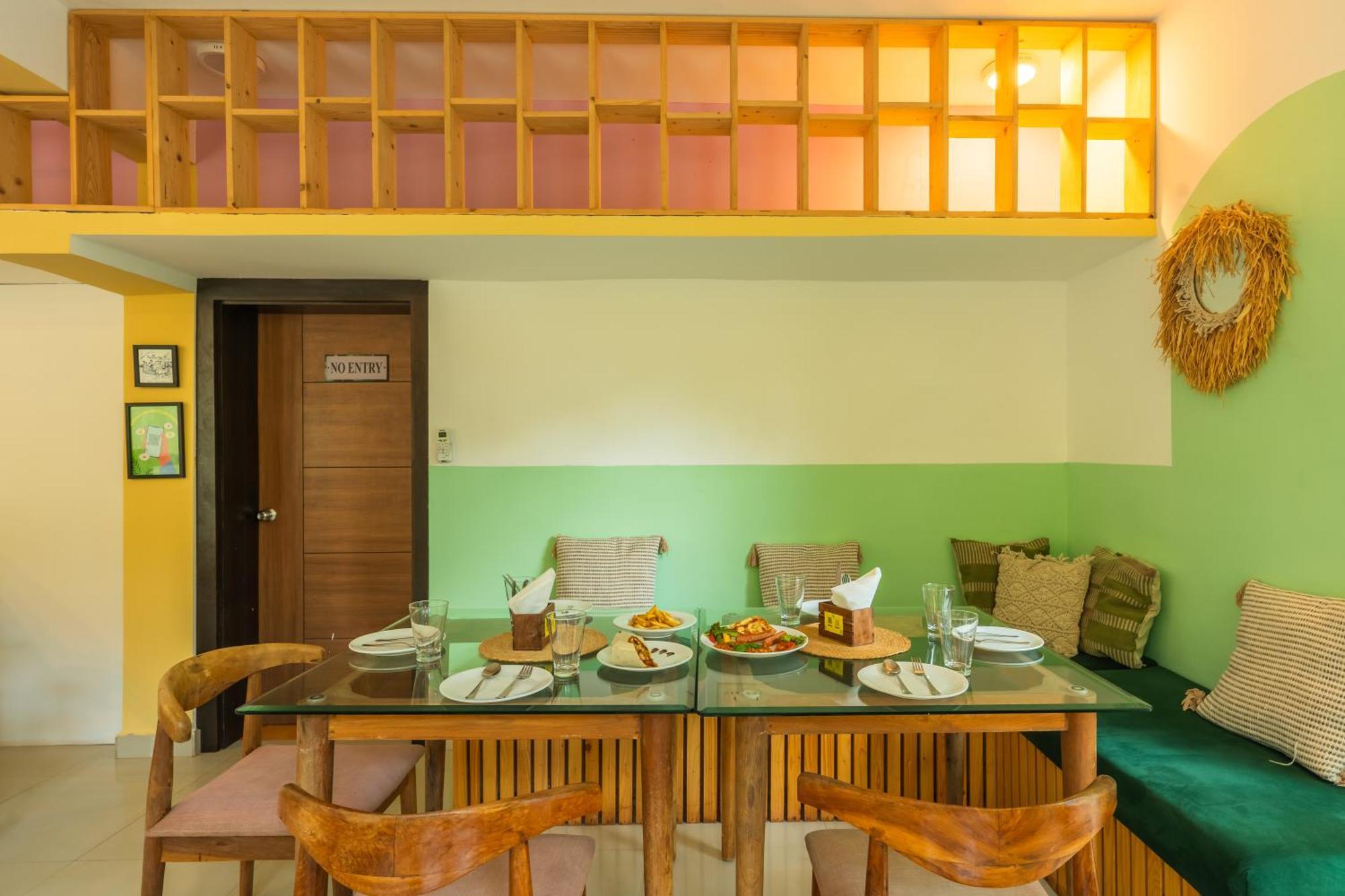 Locomo Boutique, Morjim - Stay Work Eat Buitenkant foto